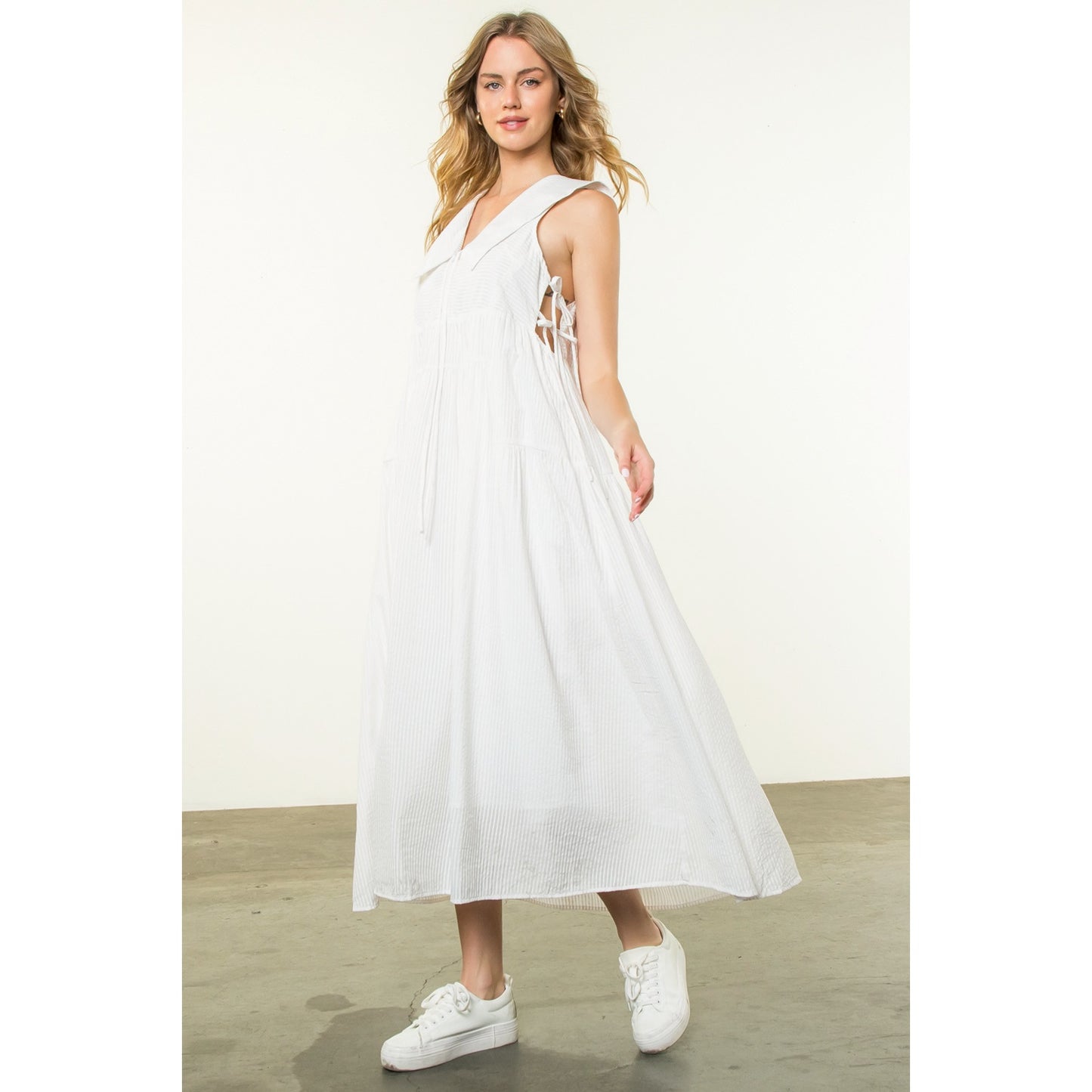 WHITE SLEEVELESS STRIPED DRESS