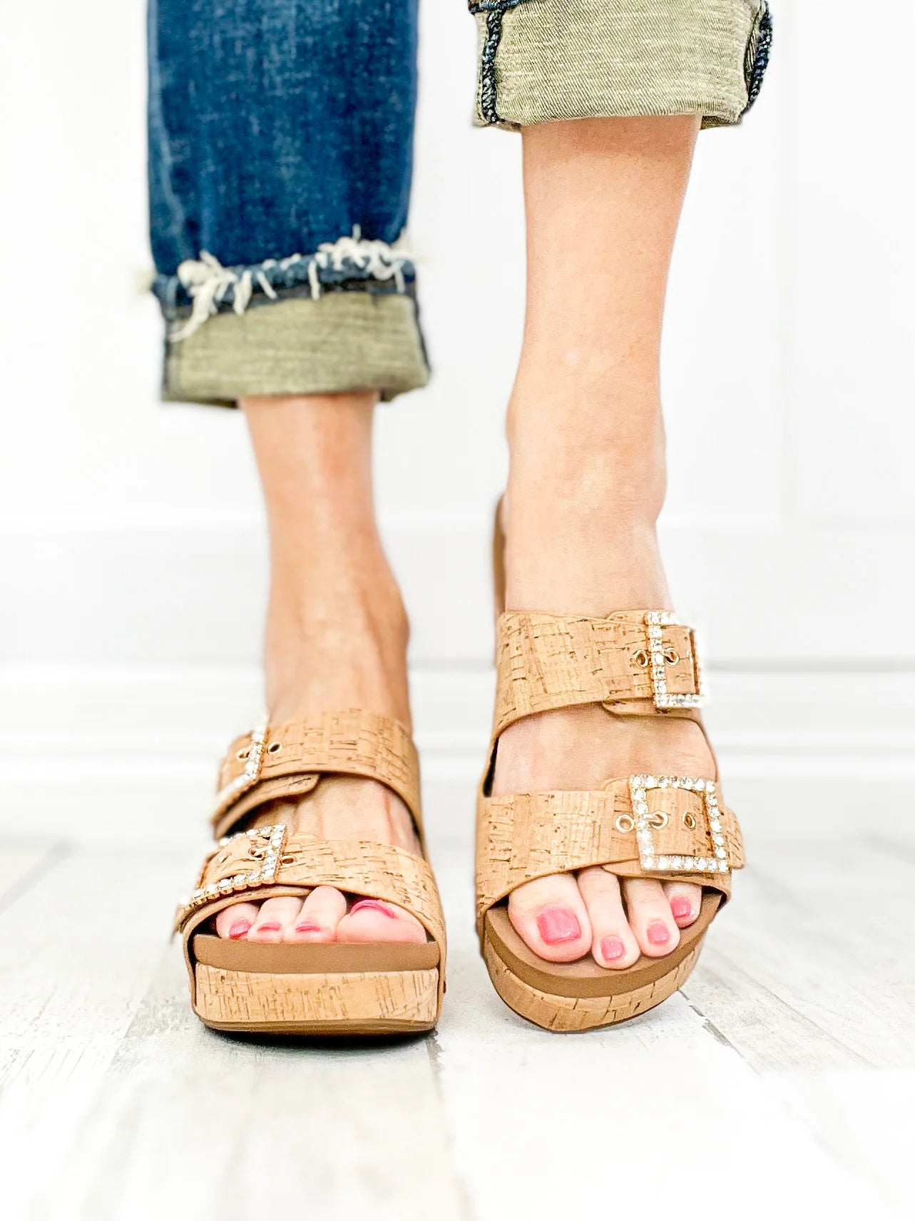 MAIN SQUEEZE WEDGE SANDAL