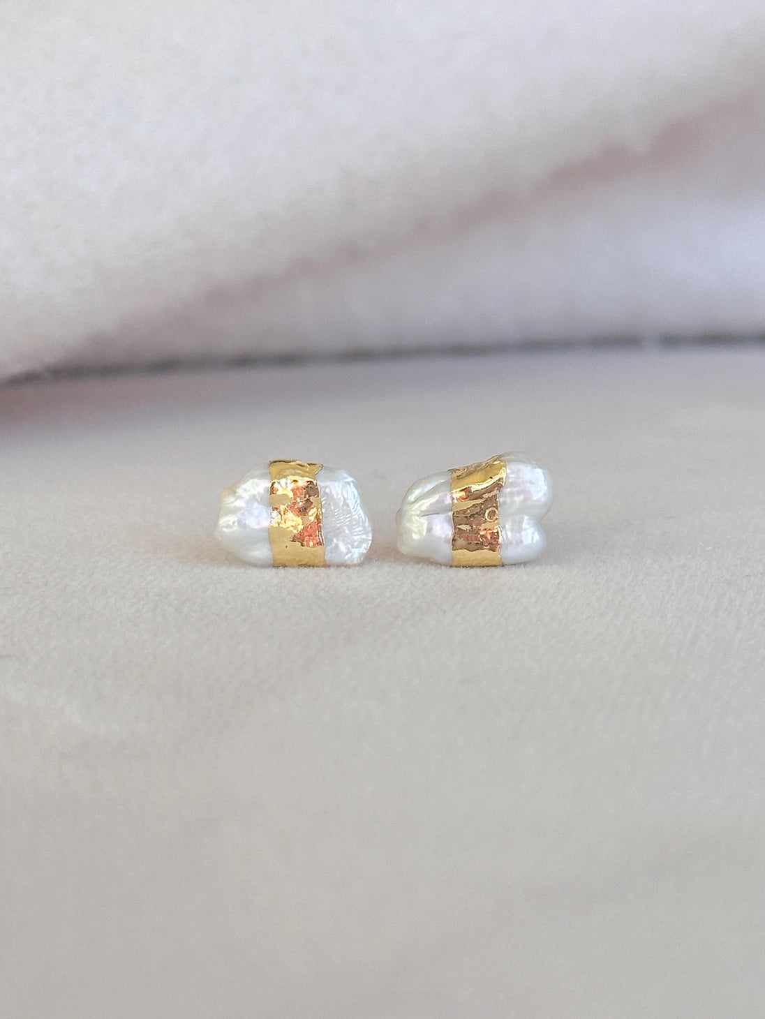 PURE PEARL STUD EARRINGS