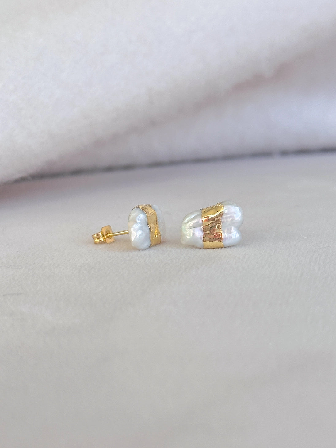 PURE PEARL STUD EARRINGS