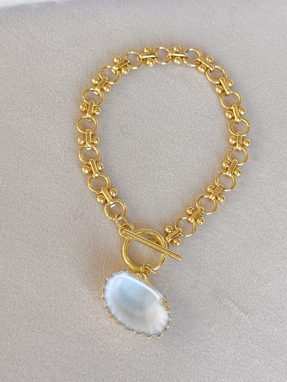 SEASHELL LOOP BRACELET