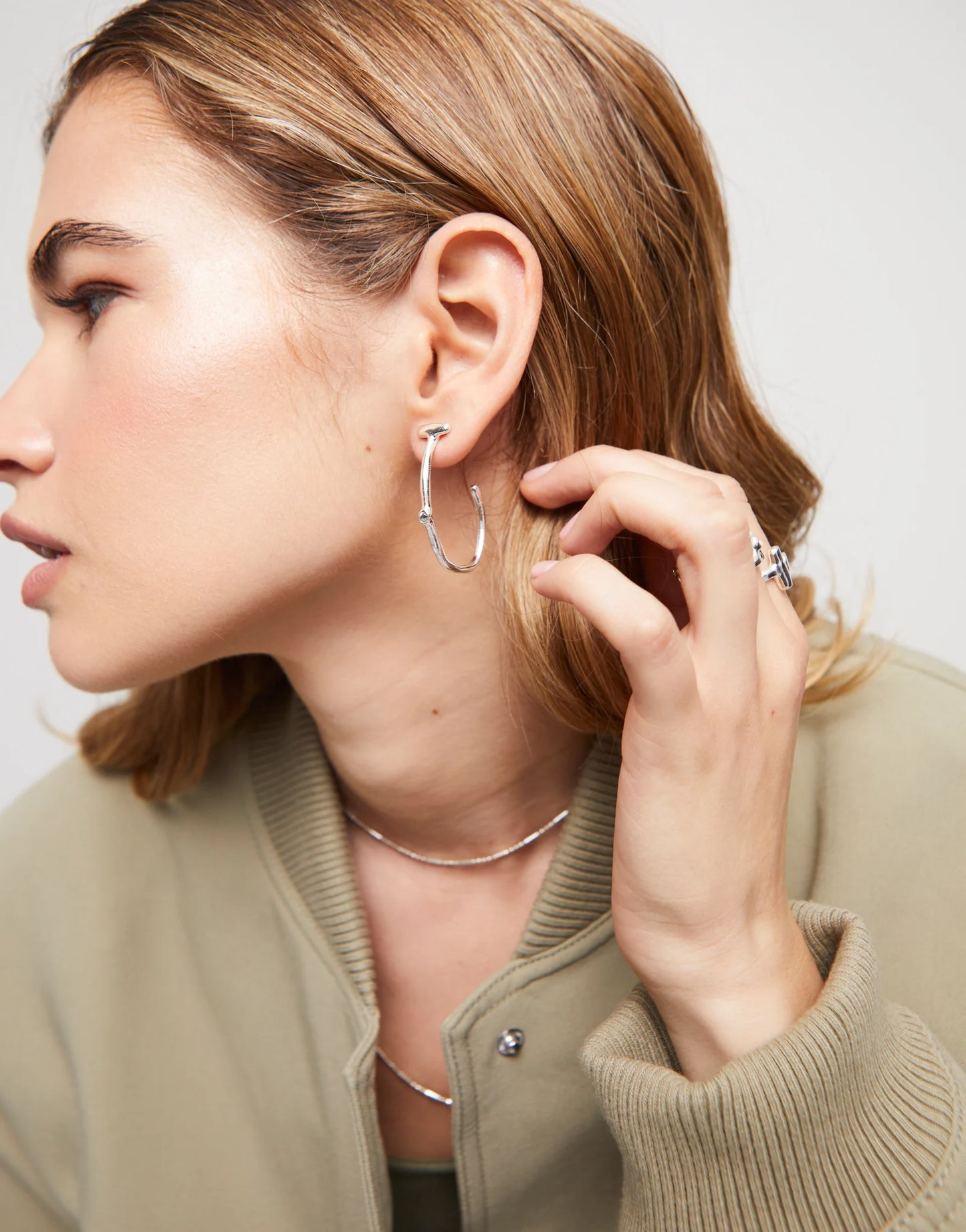 SER INDOMABLE SILVER HOOPS