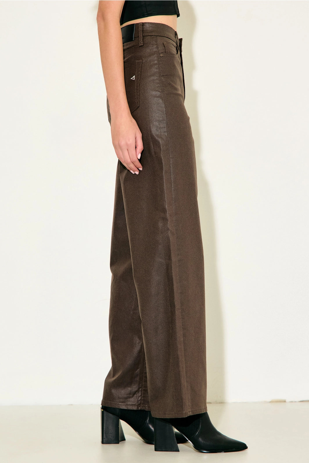 COATED LOGAN DAD JEANS