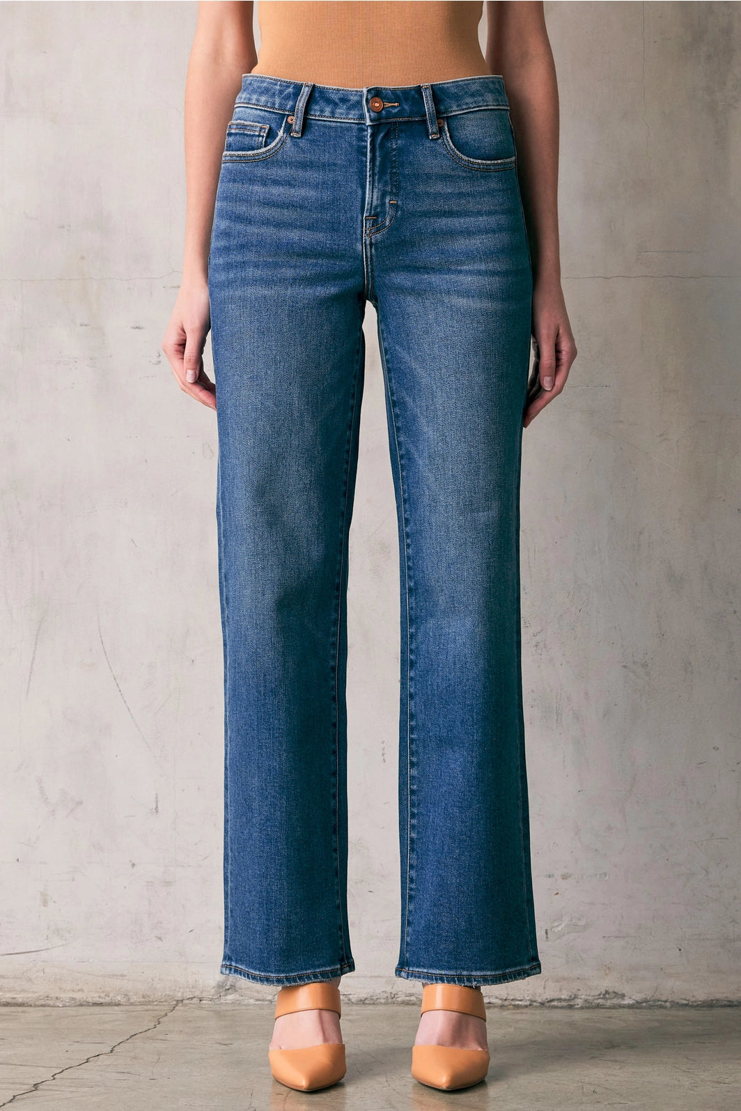 CLASSIC STRAIGHT JEANS