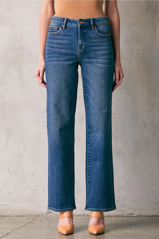 CLASSIC STRAIGHT JEANS