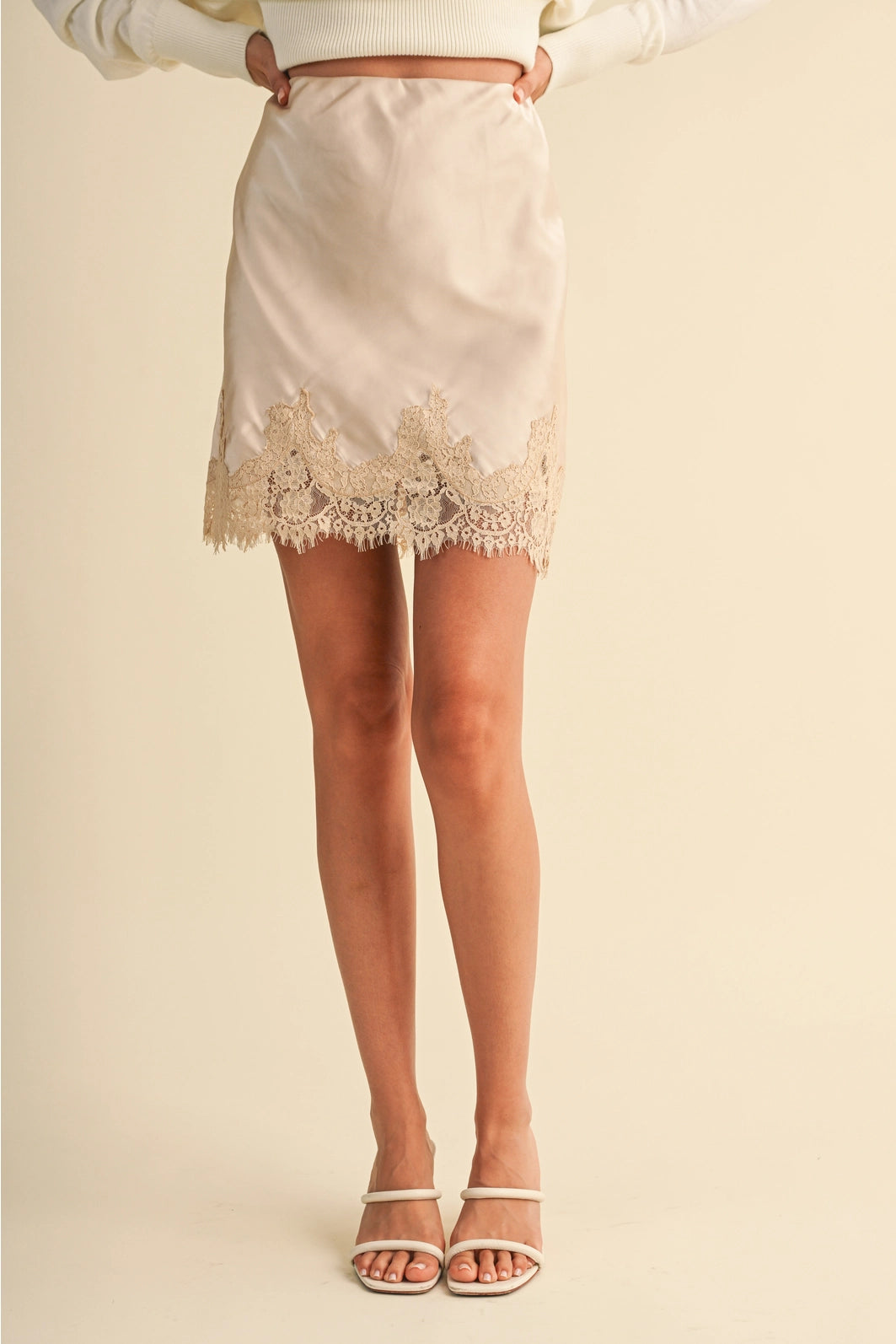 SATIN SKIRT WITH LACE