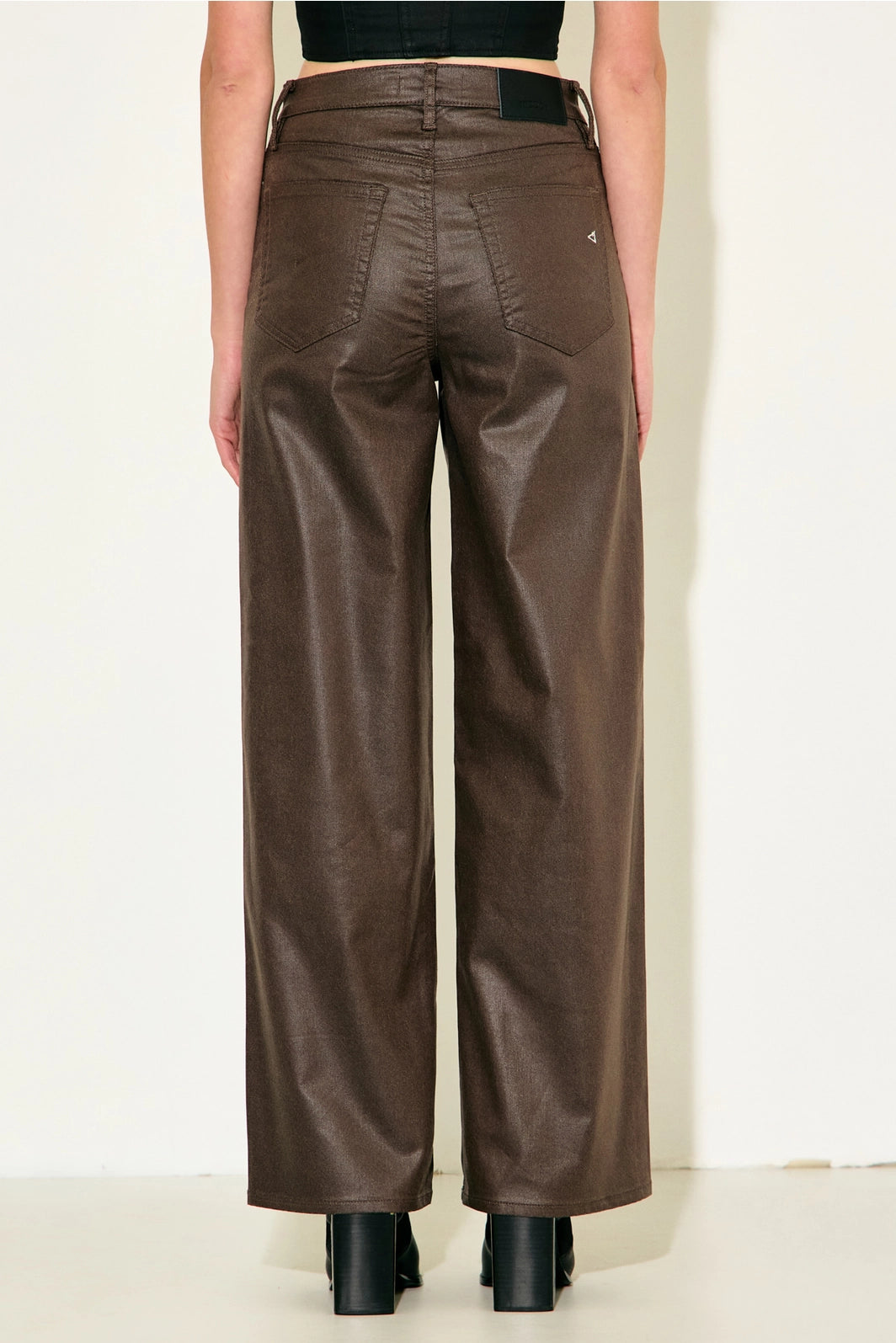 COATED LOGAN DAD JEANS