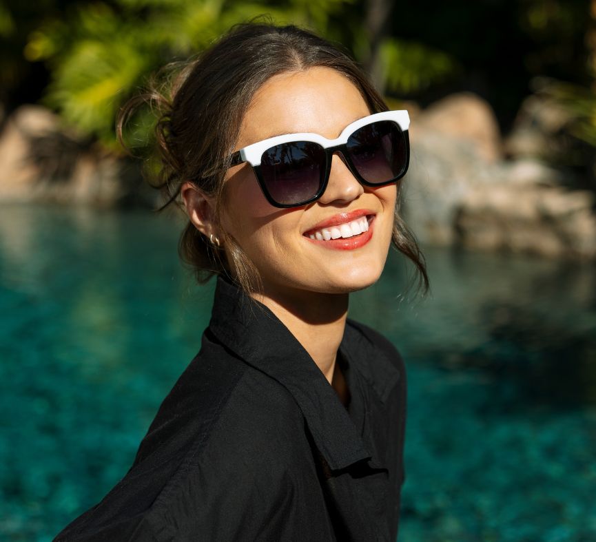 FRENCHY BLK/WHT SUNGLASSES