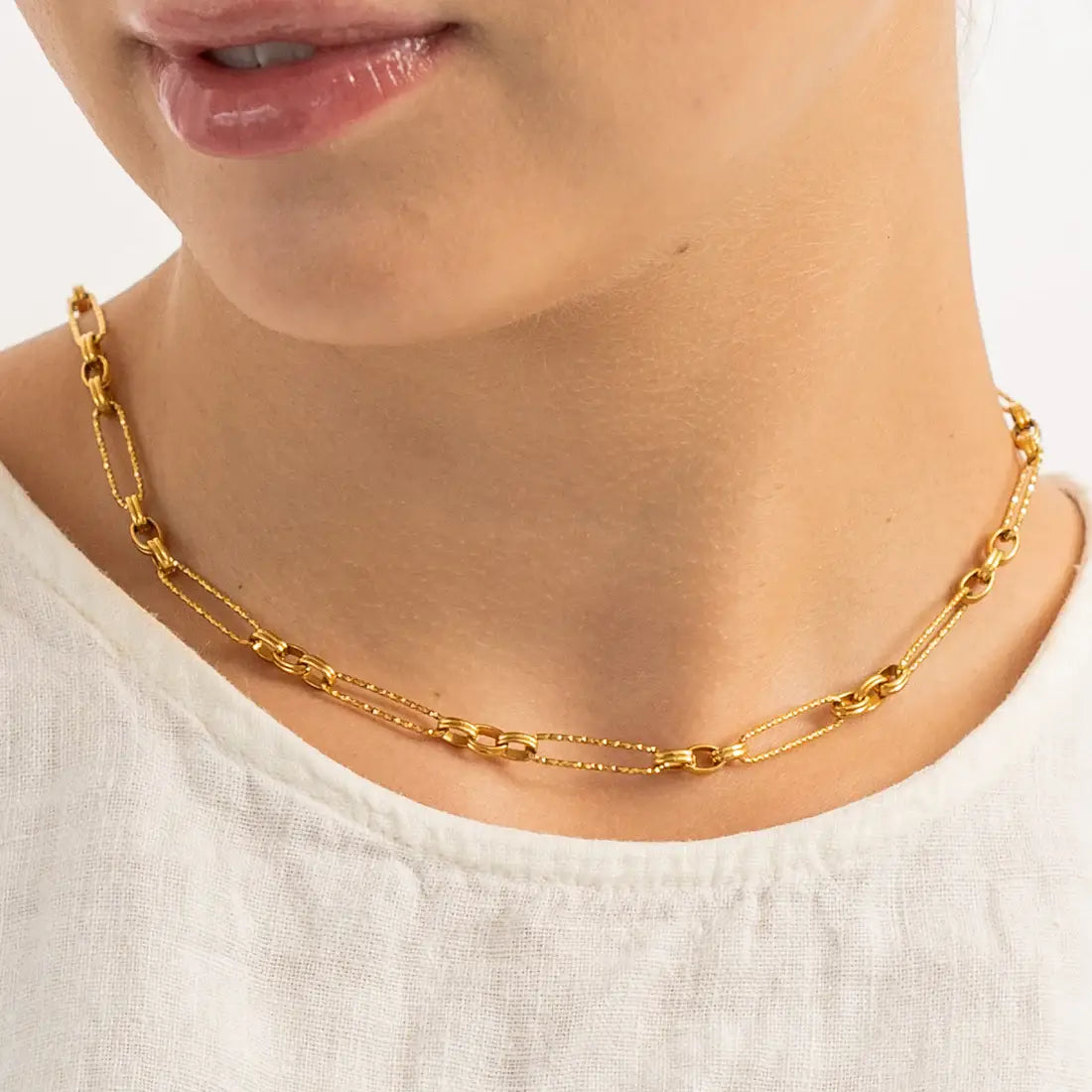 GOLD PAPERCLIP CHAIN NECKLACE
