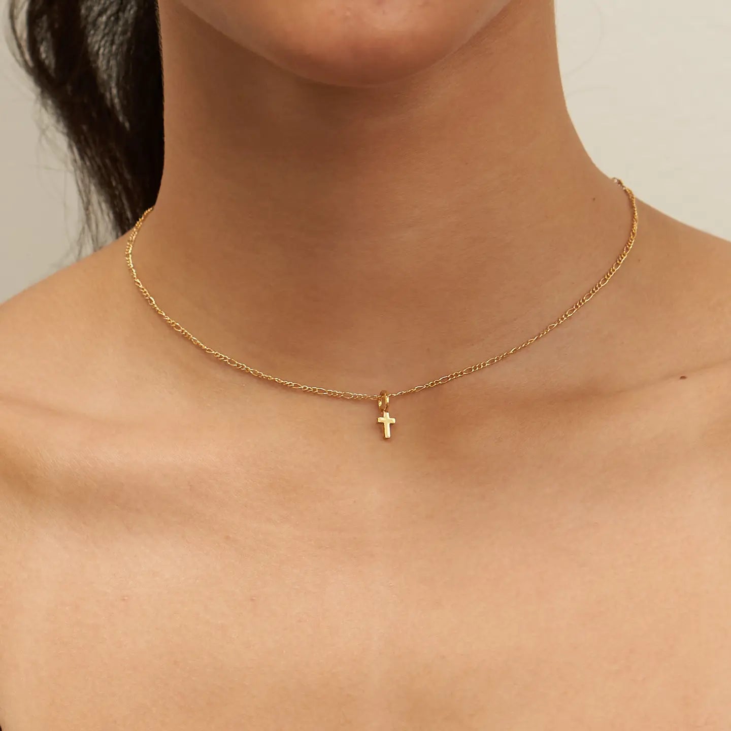 DAINTY CROSS PENDANT NECKLACE