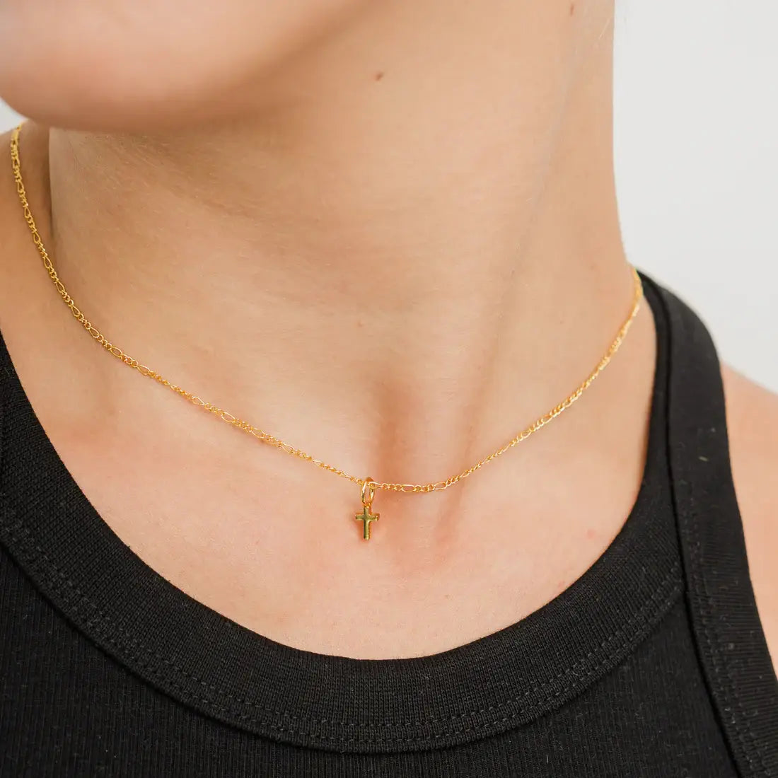 DAINTY CROSS PENDANT NECKLACE