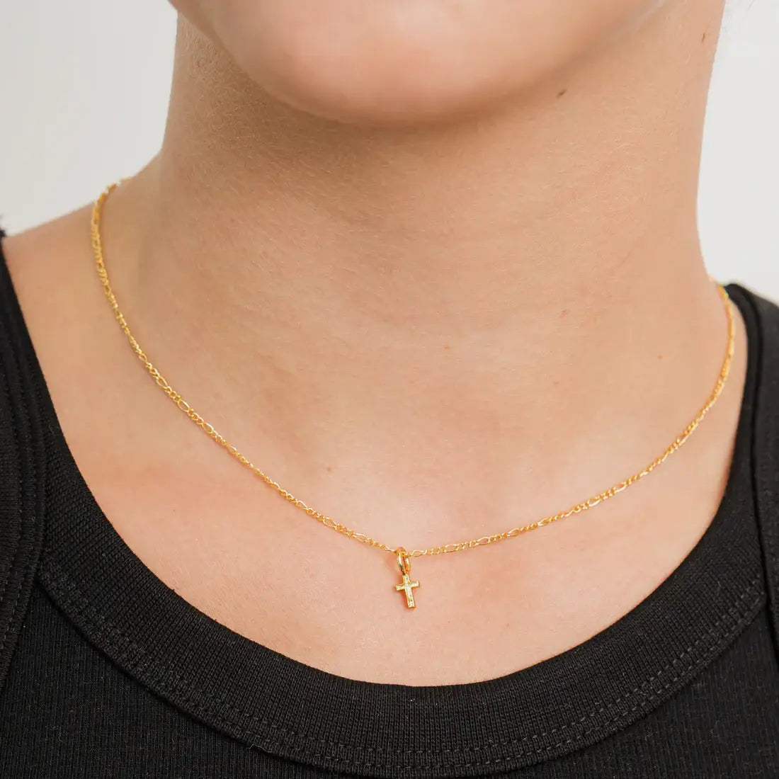 DAINTY CROSS PENDANT NECKLACE