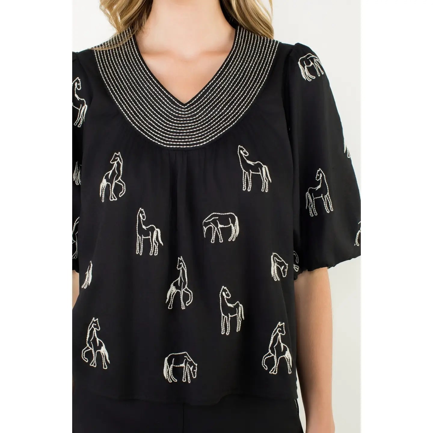 EMBROIDERED HORSE TOP