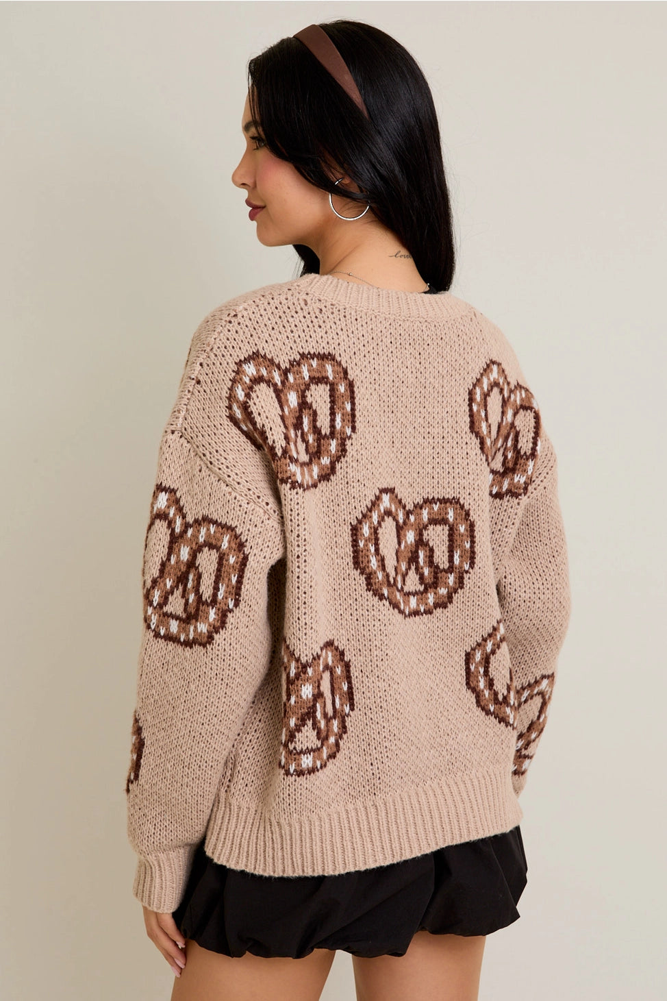 CREW NECK PRETZEL SWEATER