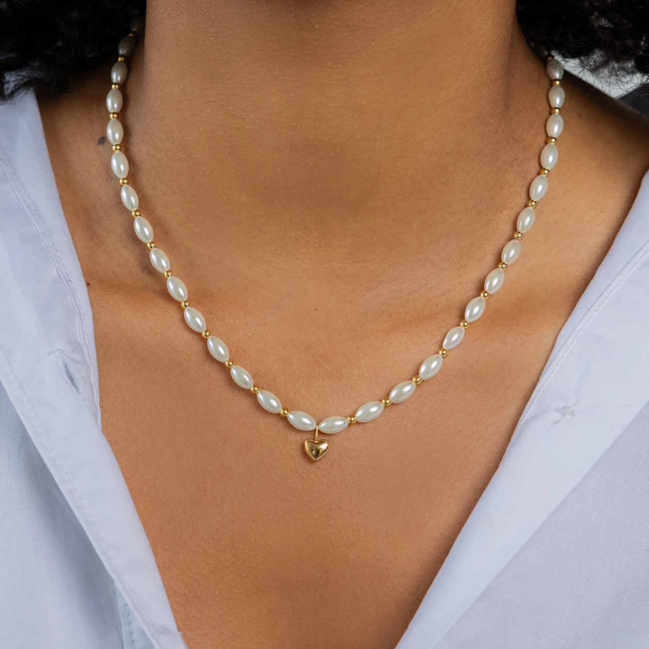 WHITE SHELL NECKLACE W PUFFY HEART