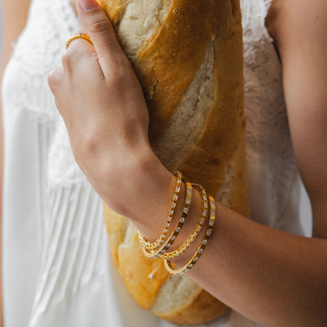 STRUCTURED DIAMOND BANGLE
