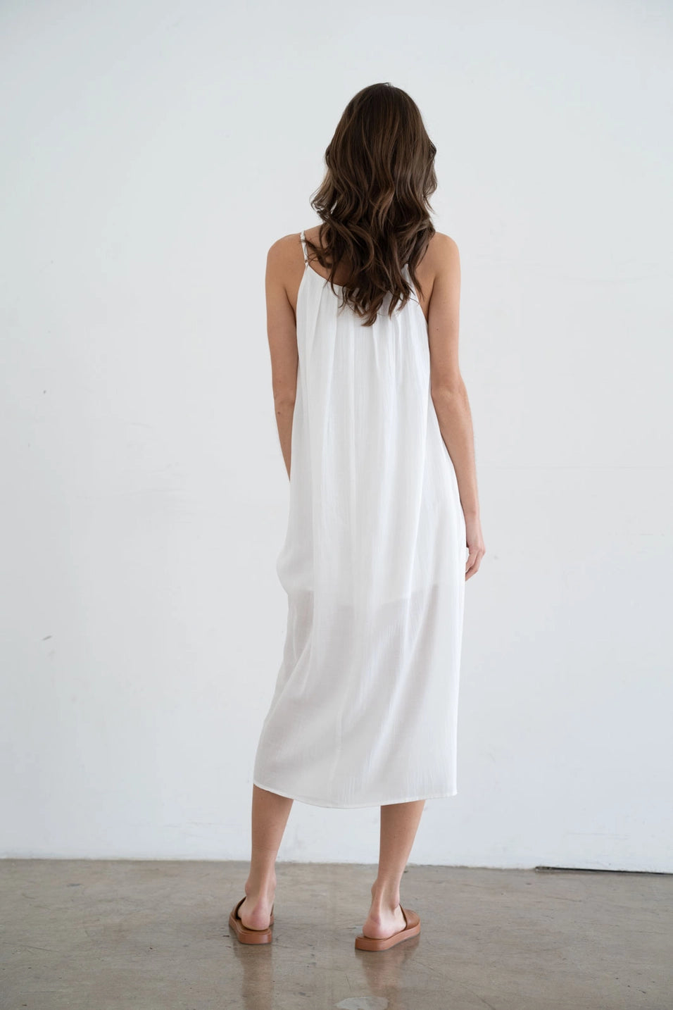 PLEATED ROUND NECK MAXI DRESS