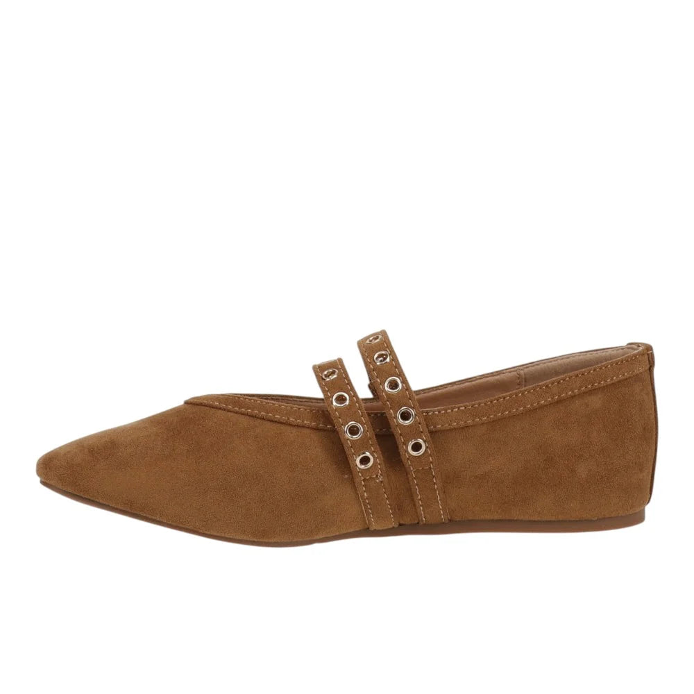 ALL EYES ON ME FLATS