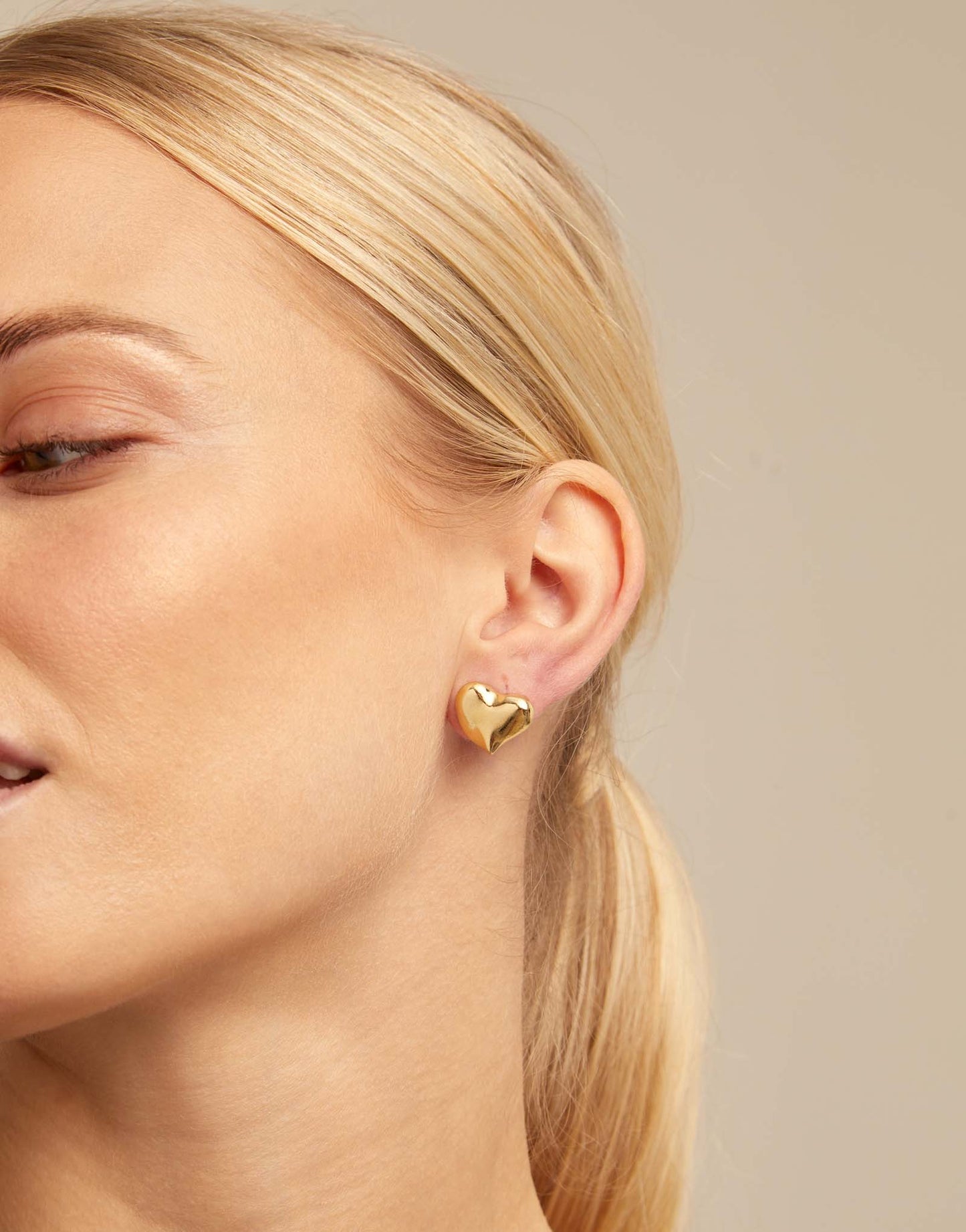 UNO HEART GOLD EARRINGS