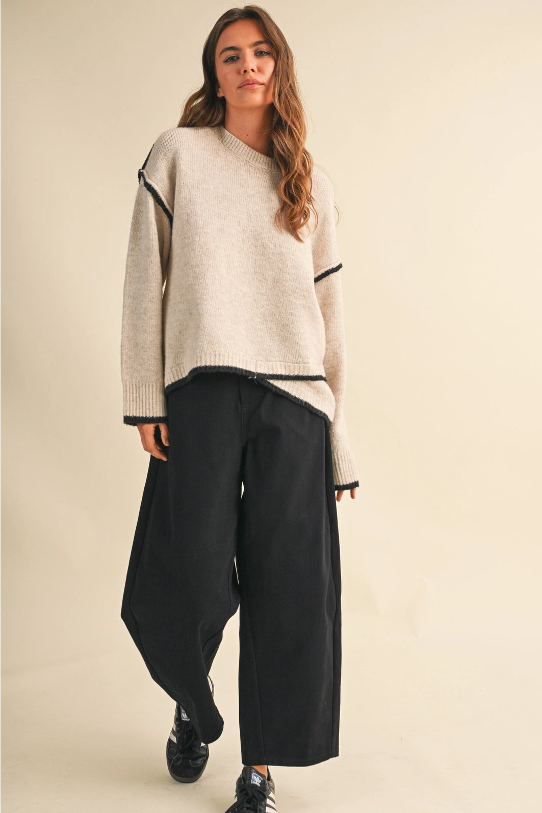 SWEATER WITH CONTRAST PIPING DETAIL