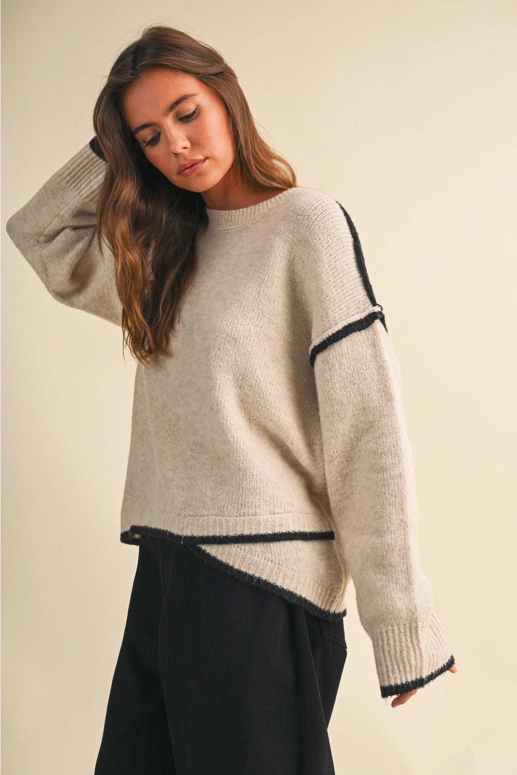 SWEATER WITH CONTRAST PIPING DETAIL