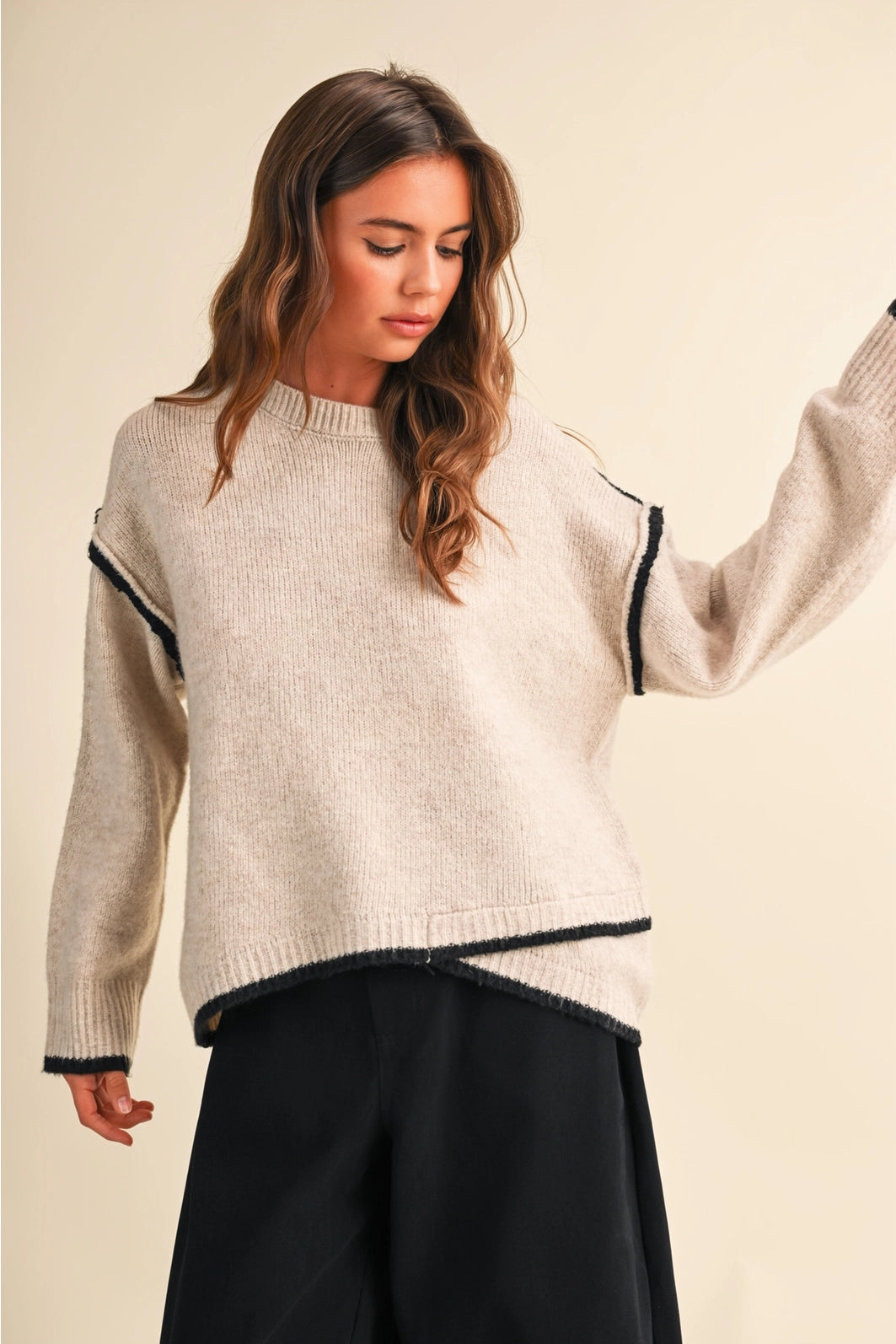 SWEATER WITH CONTRAST PIPING DETAIL