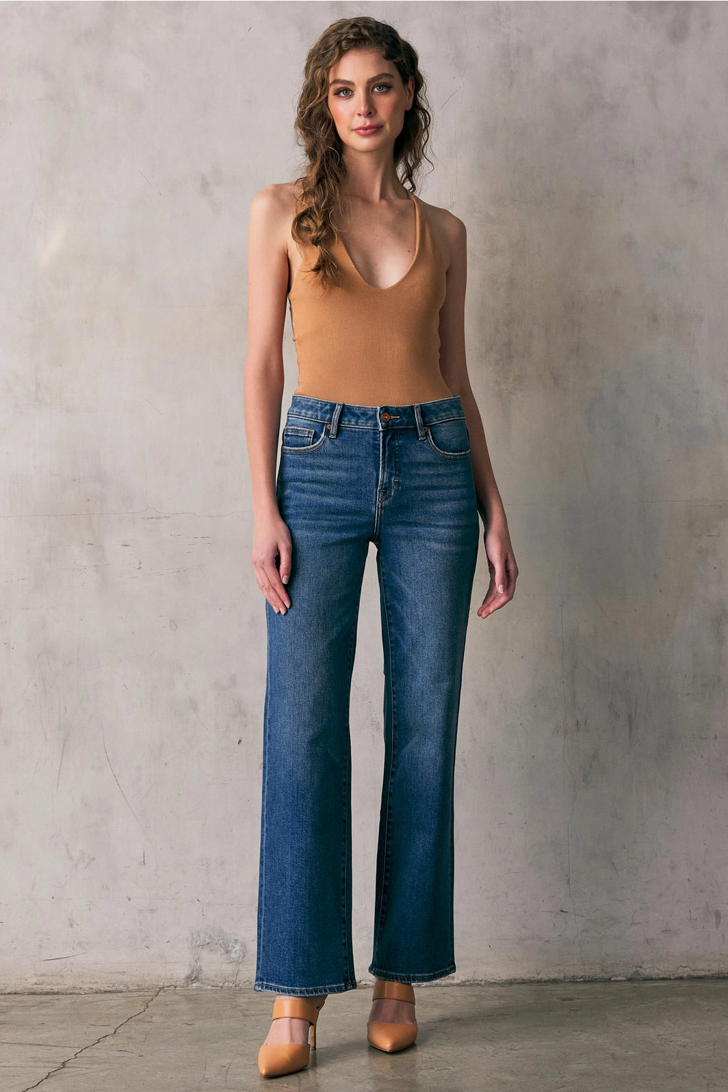 CLASSIC STRAIGHT JEANS