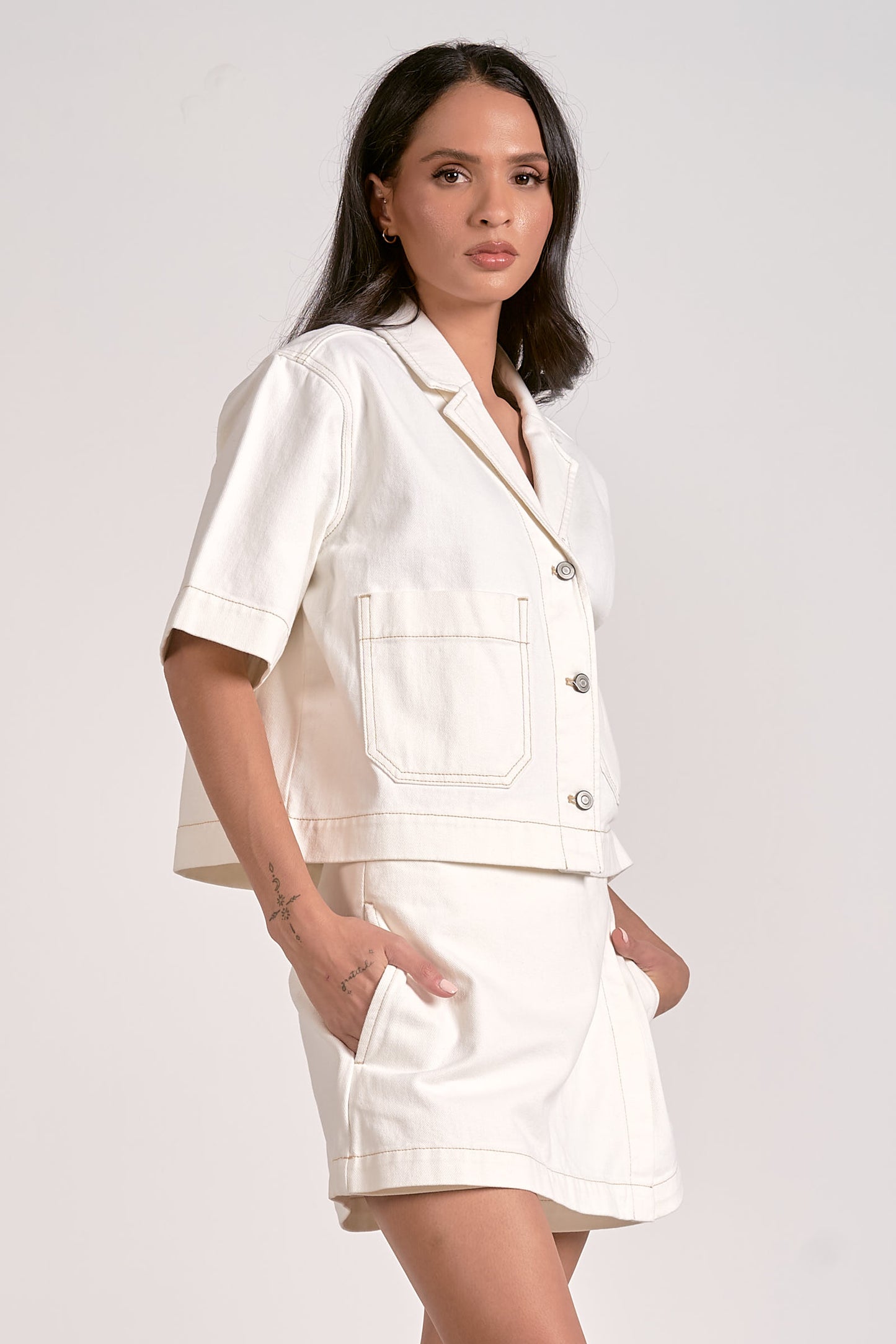 CREAM BLAZER TOP