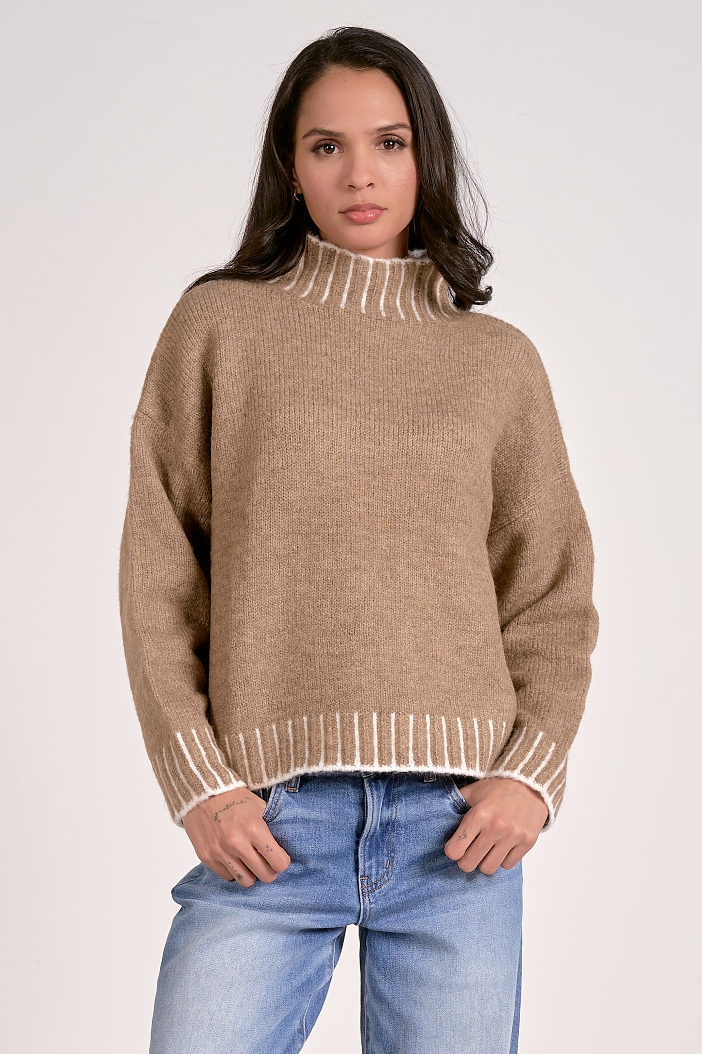DETAILED TURTLENECK SWEATER