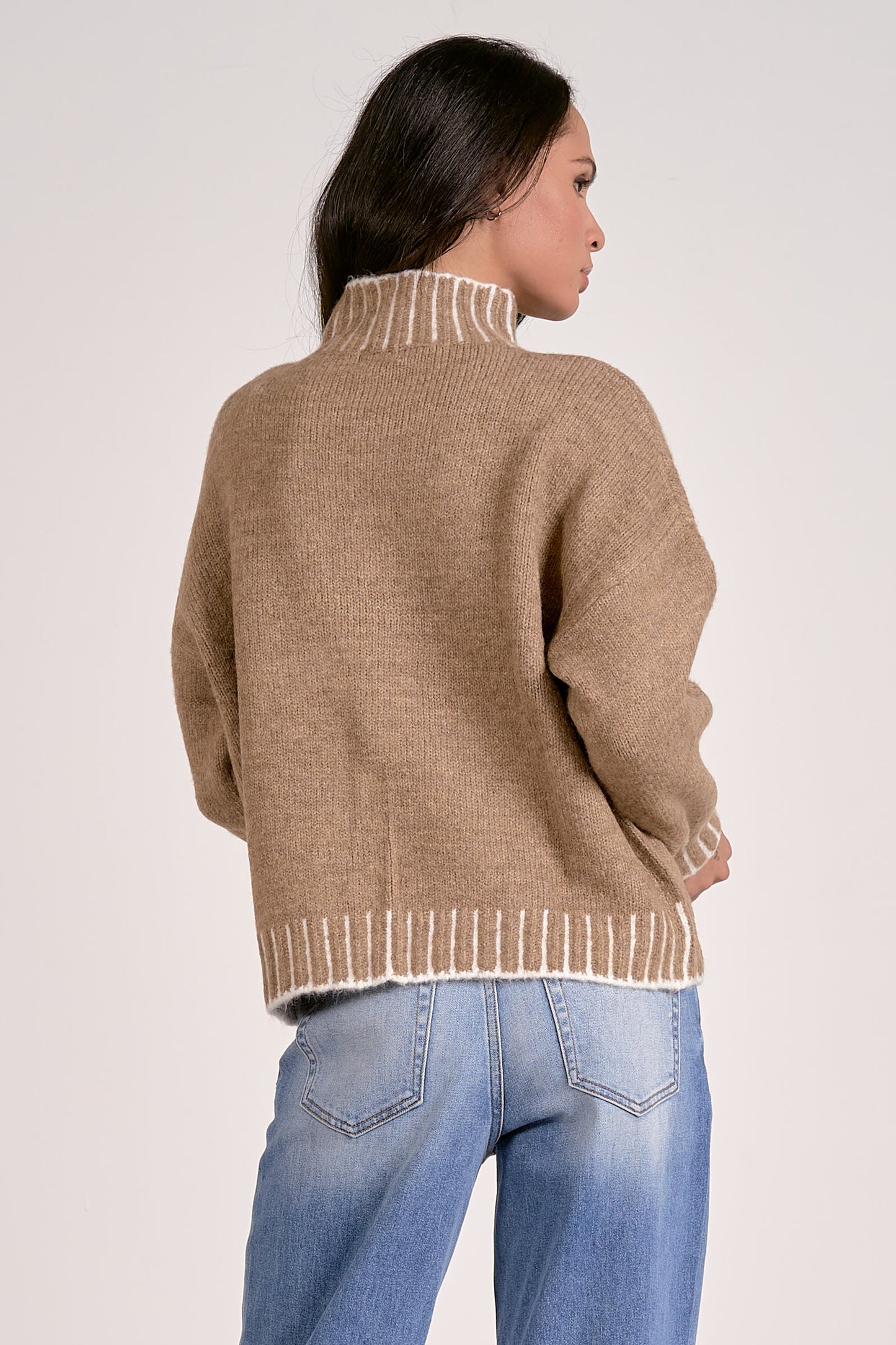 DETAILED TURTLENECK SWEATER