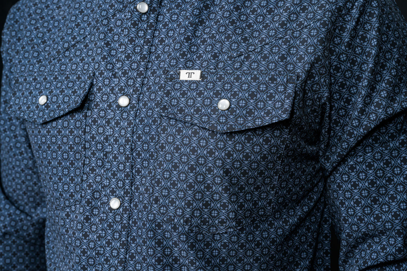 THE SILAS BLACK LONG SLEEVE