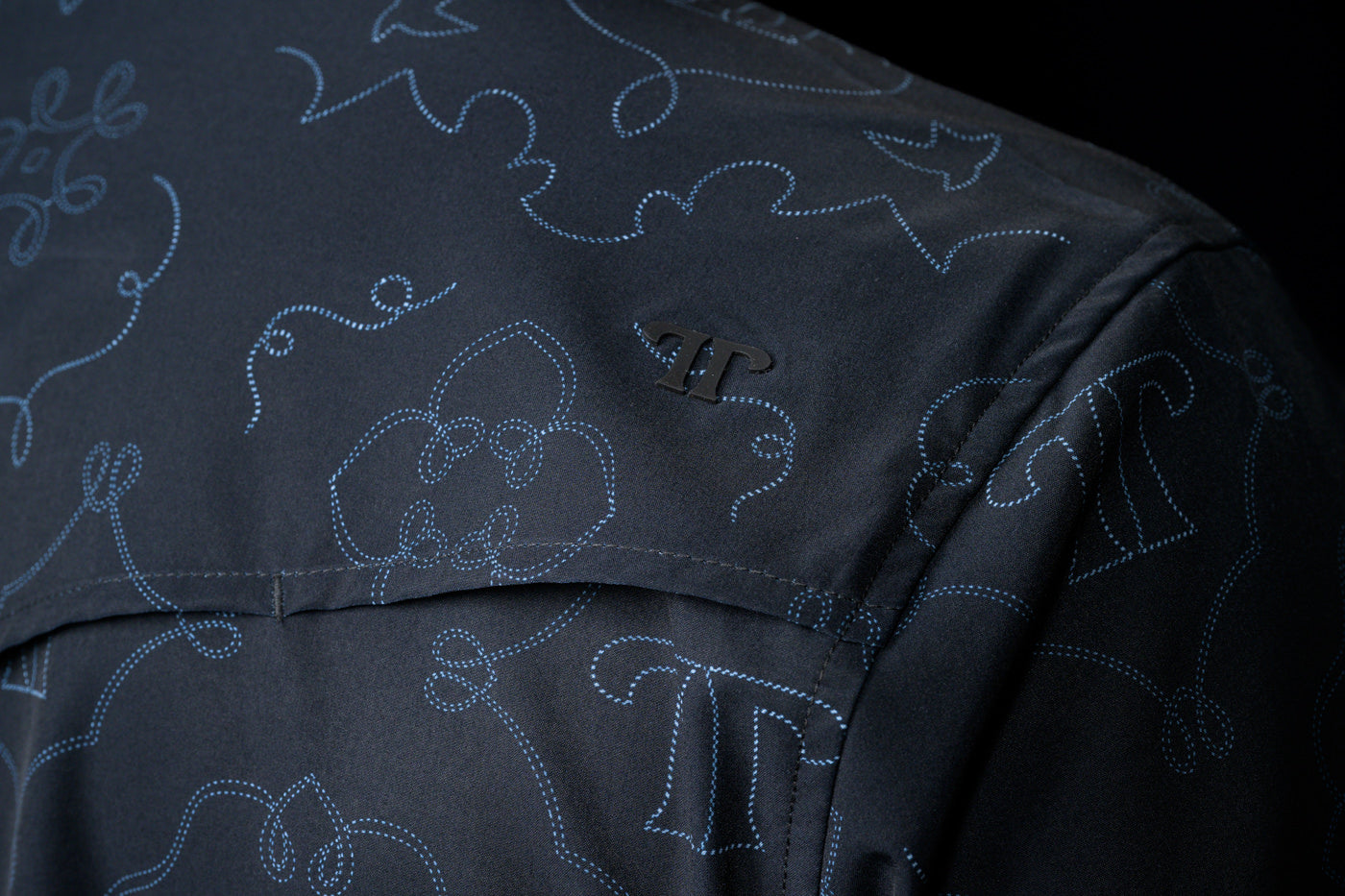 THE CARSON IN BLACK SHORT SLEEVE SNAP