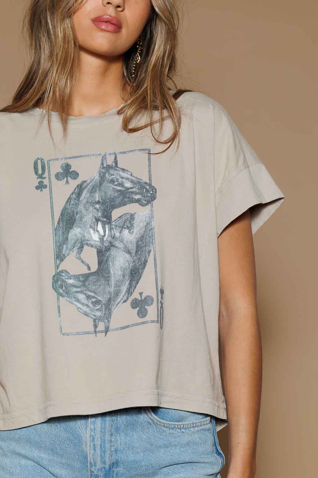 HORSE QUEEN HI-LO TEE