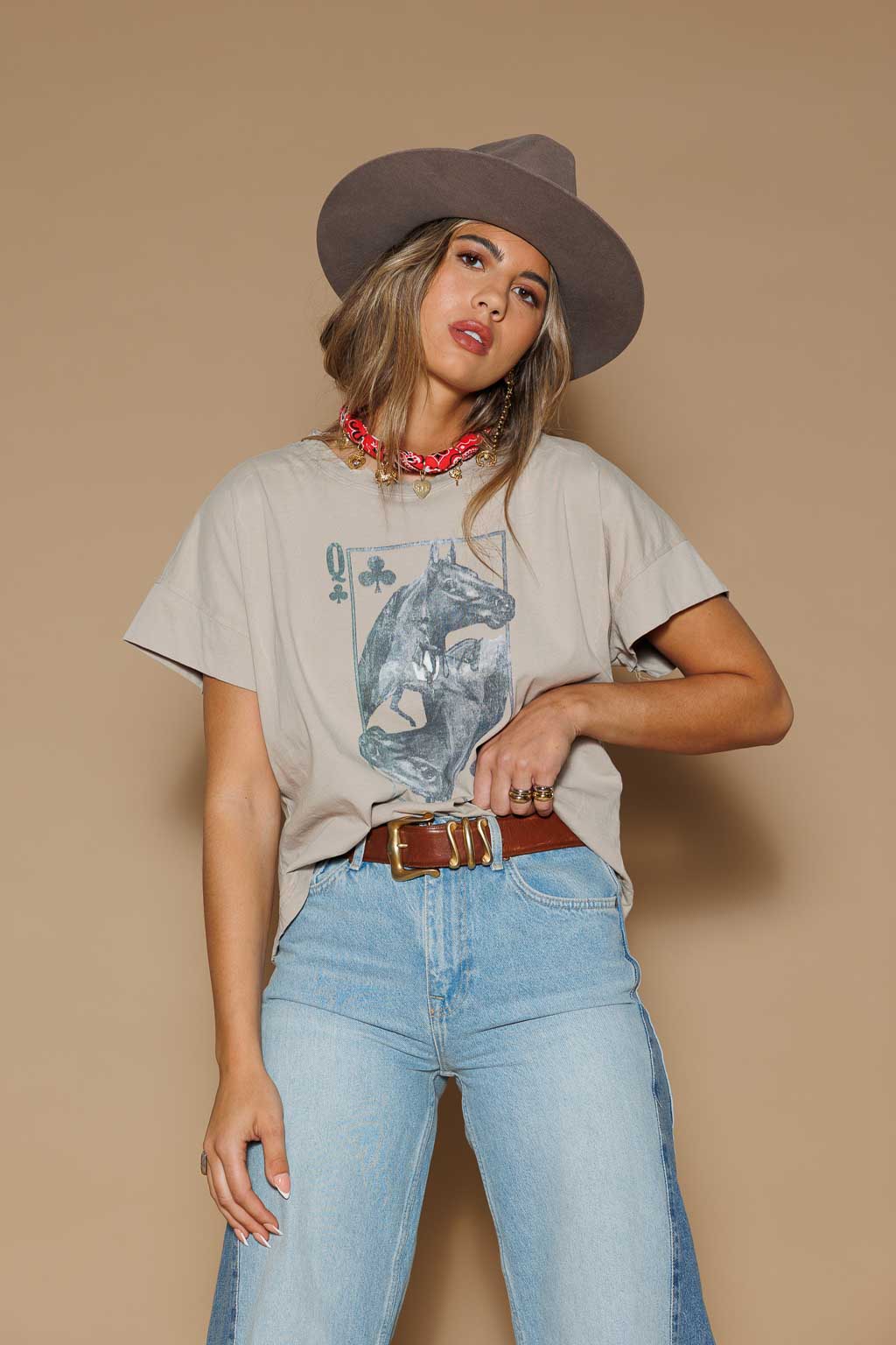 HORSE QUEEN HI-LO TEE