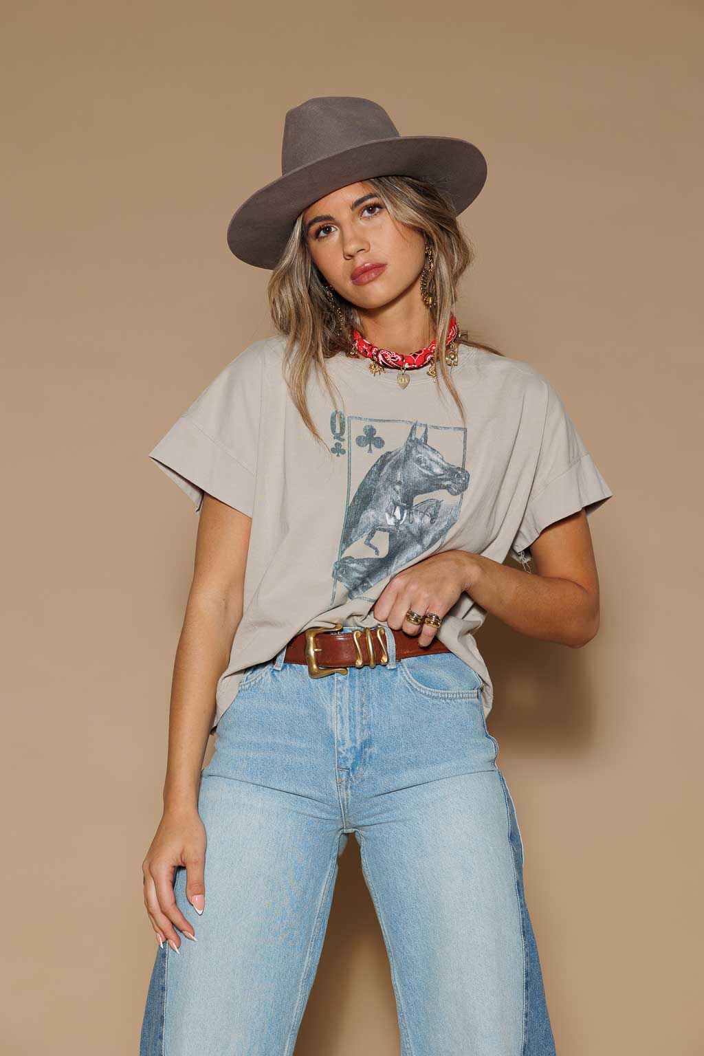 HORSE QUEEN HI-LO TEE