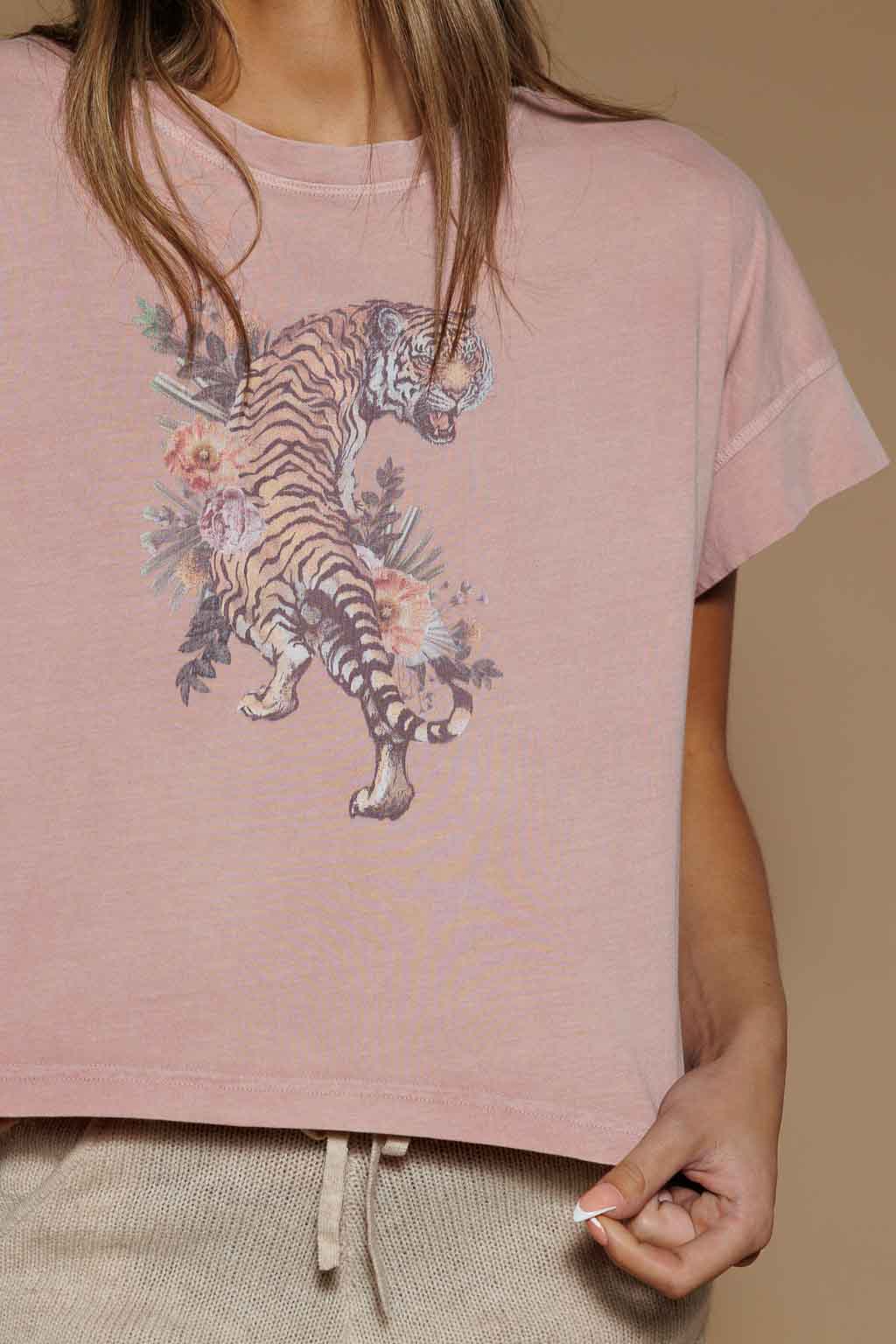 TIGER COLLAGE HI-LO TEE