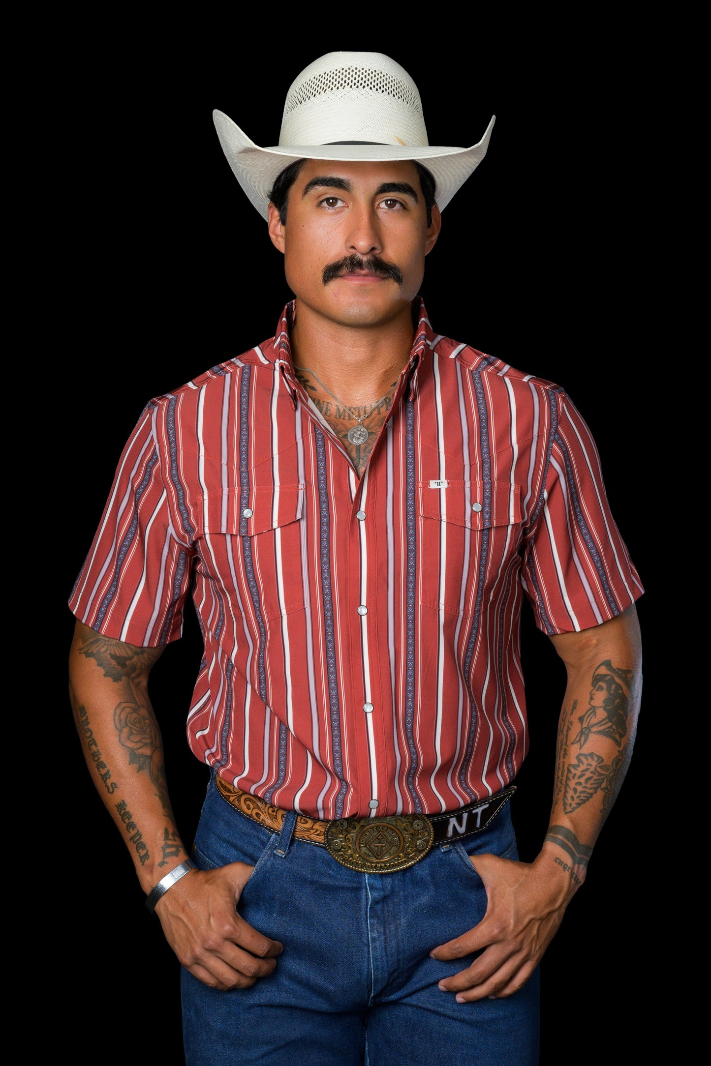 THE BROOKS IN RED SHORT SLEEVE SNAP