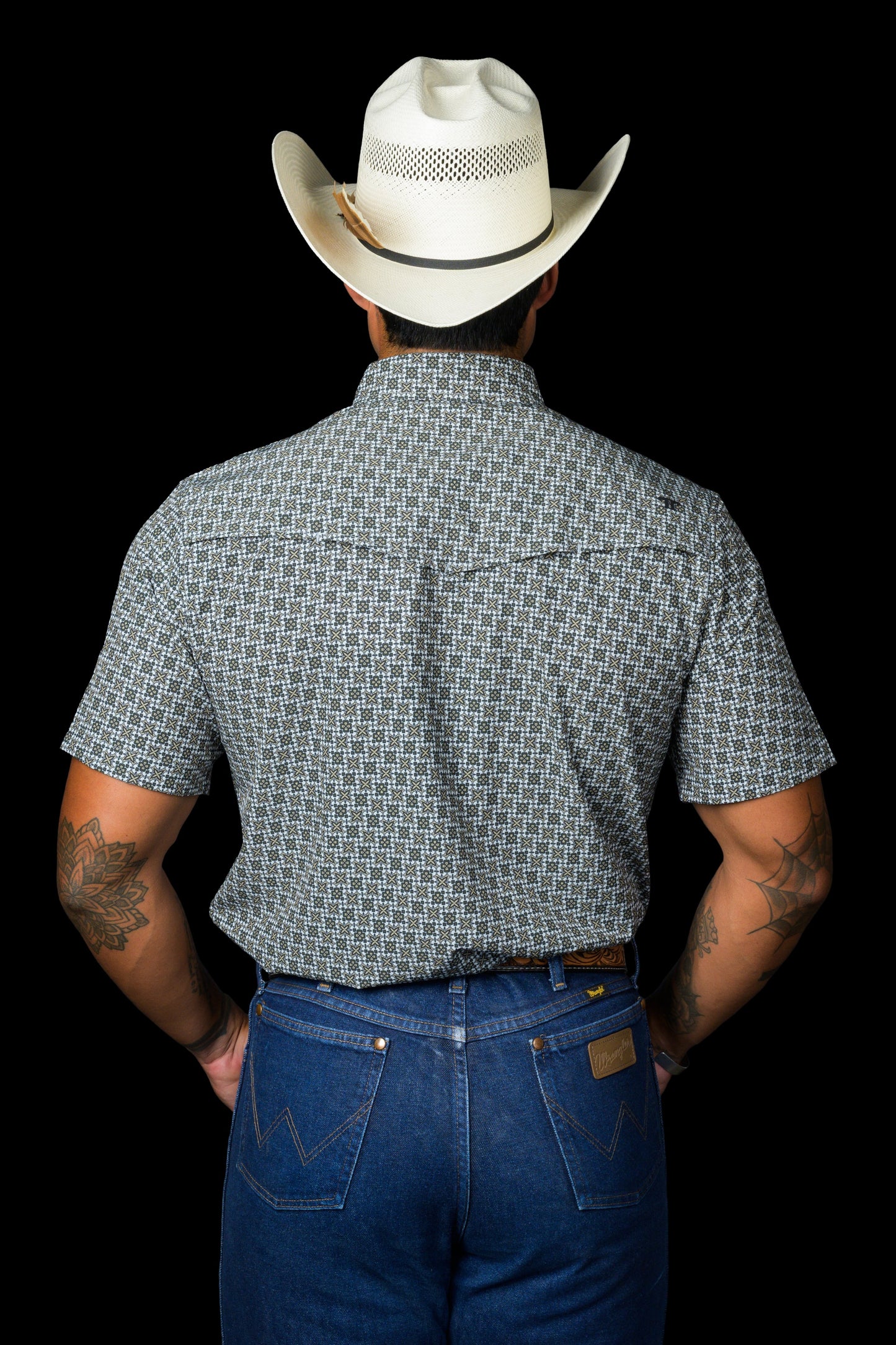 THE COLTON IN GREEN SHORT SLEEVE SNAP