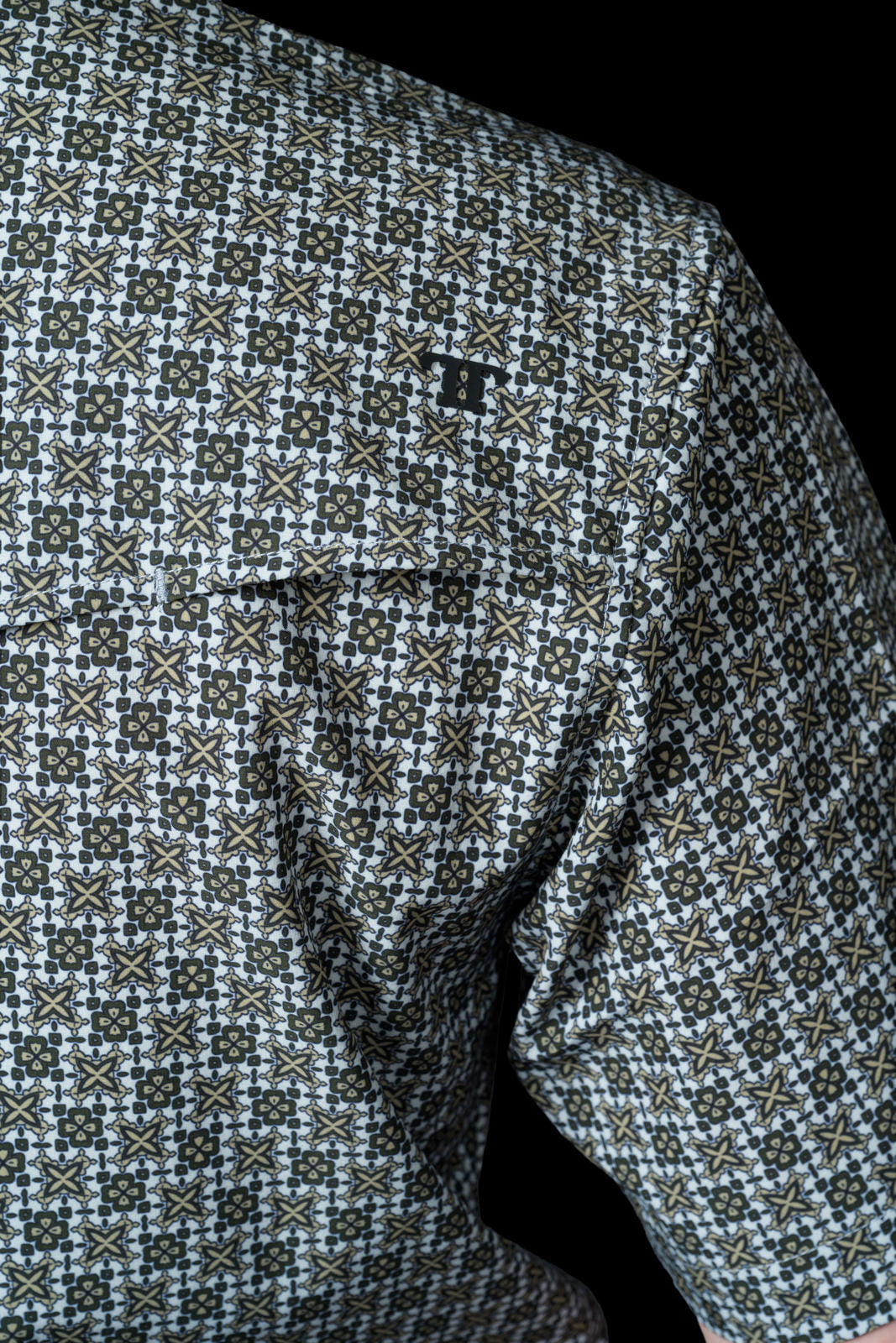 THE COLTON IN GREEN SHORT SLEEVE SNAP