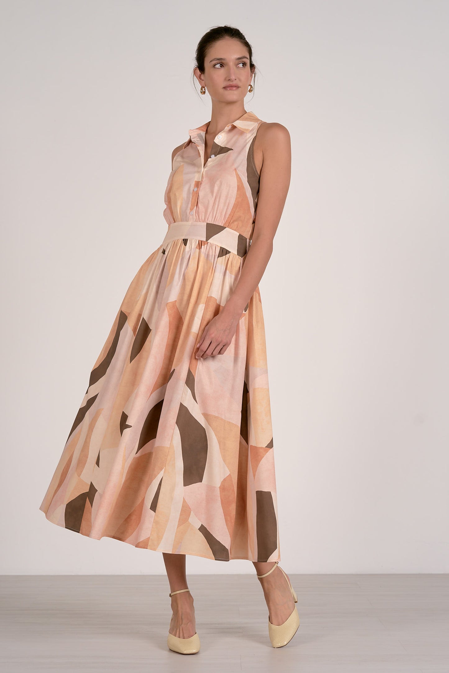 COLLARED SLEEVELESS DRESS