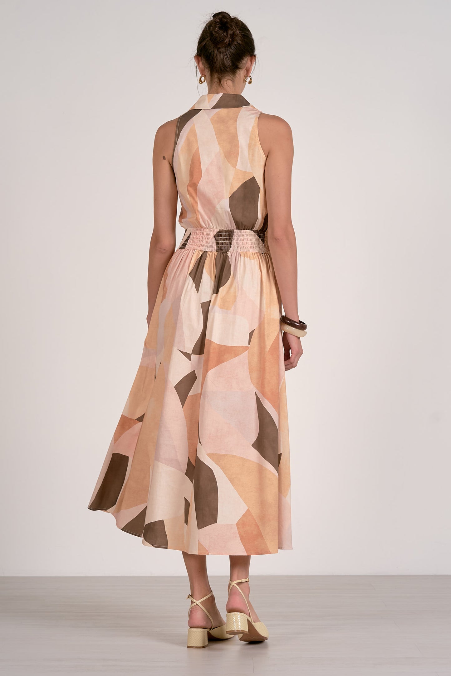 COLLARED SLEEVELESS DRESS