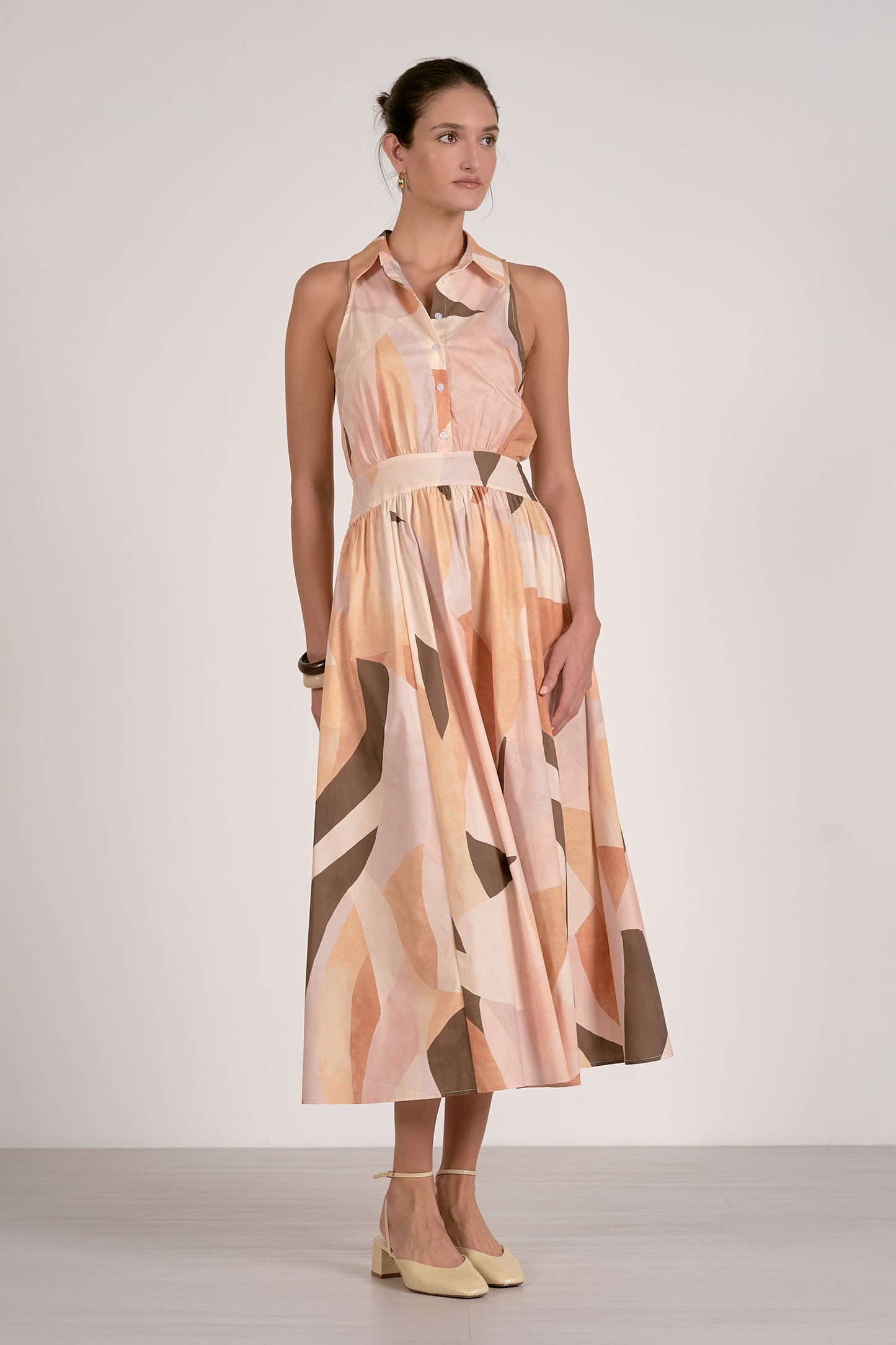 COLLARED SLEEVELESS DRESS