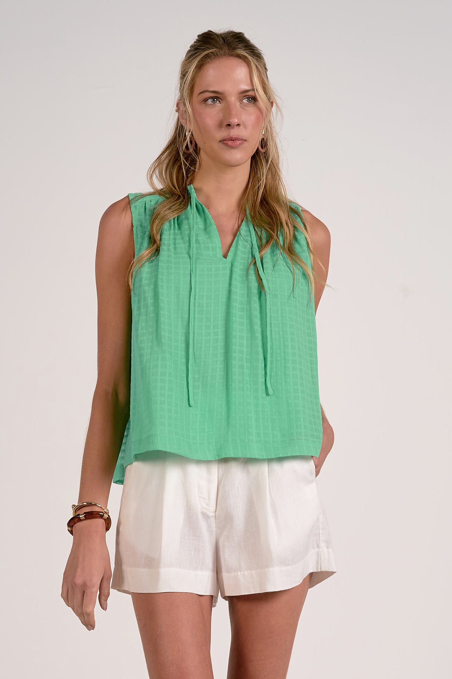 FLOWY CHECKERED TOP